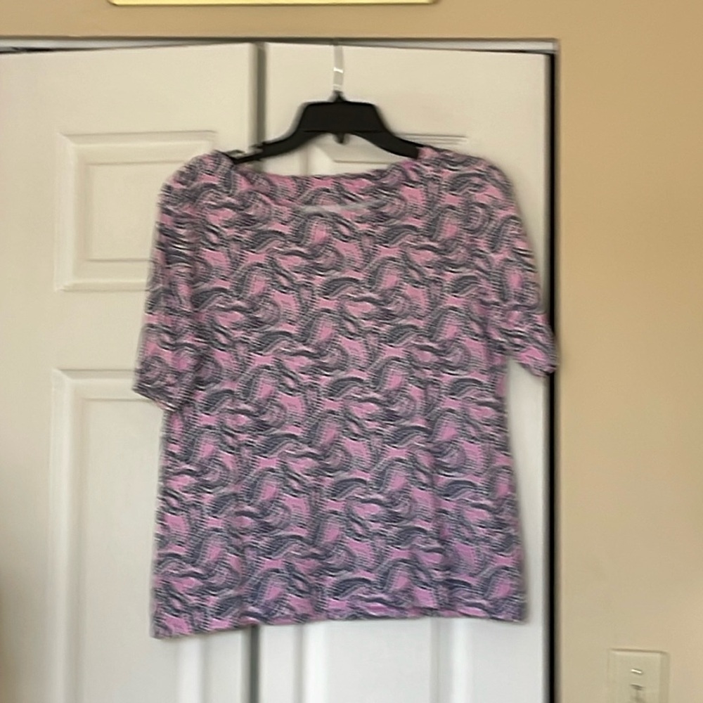 Talbots pink & navy blue paisley short sleeved cotton shirt. Size M.